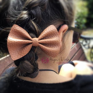 LBB `Little Brown Pinch Bow‘